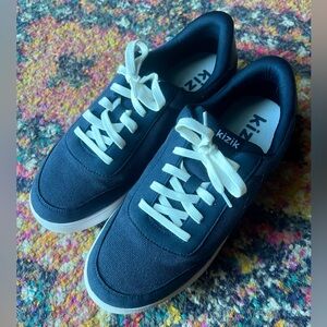 Never worn Kizik Kids Prague shoes size 7Y.